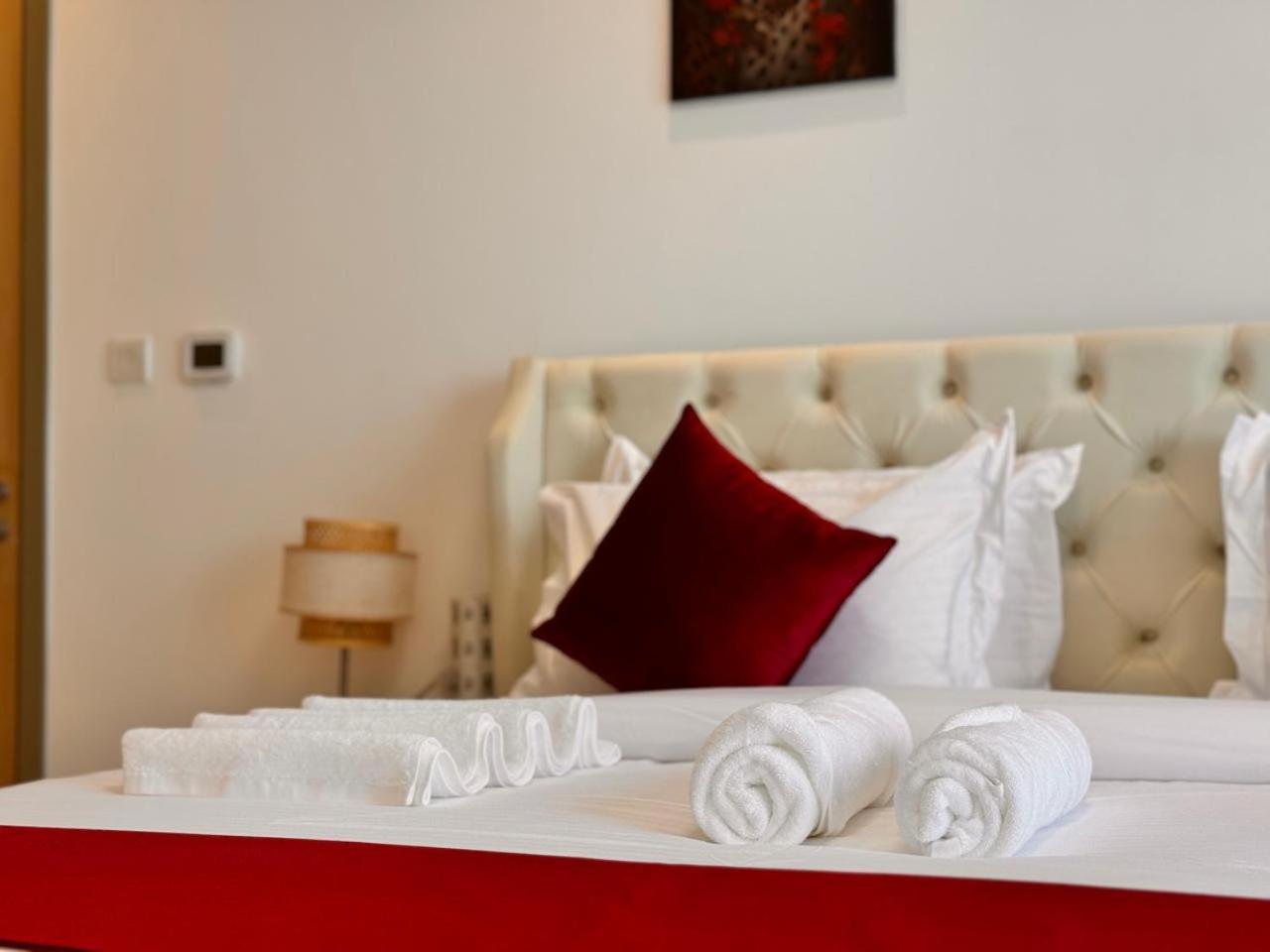 Avalonstay - Paramount Midtown High Floor With Burj Khalifa View & Infinity Pool Apartment Dubai